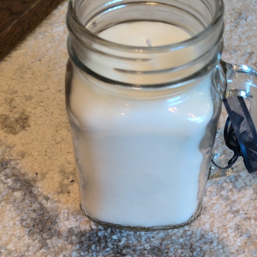 Peppermint Scented Candle in Glass Jar - Picture 3 of 3